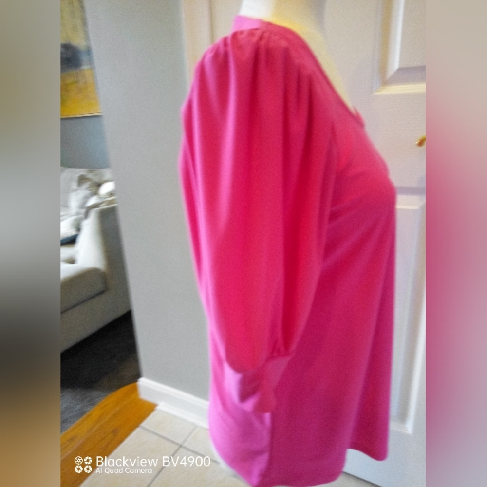 CeCe bright rose short sleeve top - SM - Picture 3 of 3